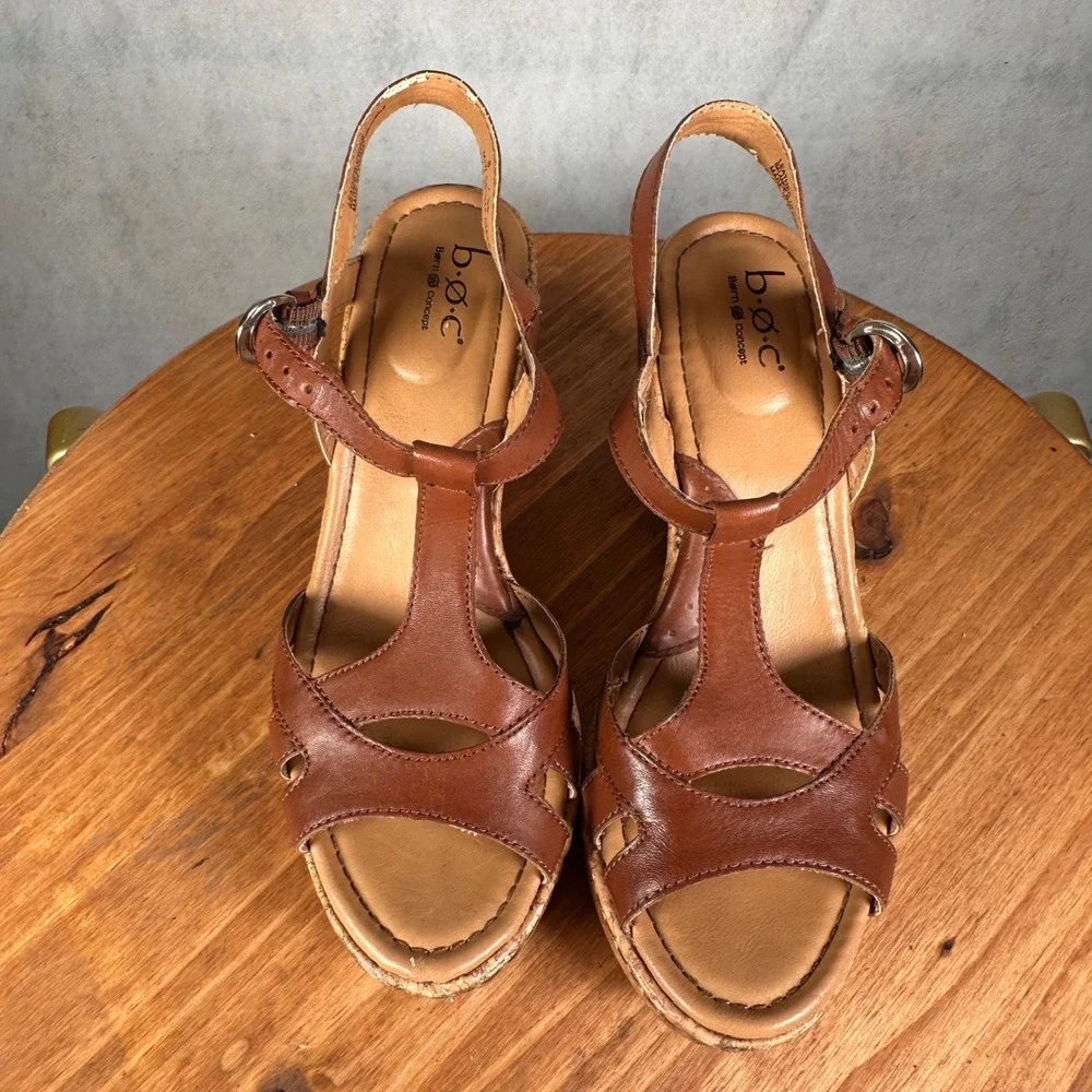 b.o.c. Wedge Sandals Women 8 Brown Good T-Strap Cork Platform C61941